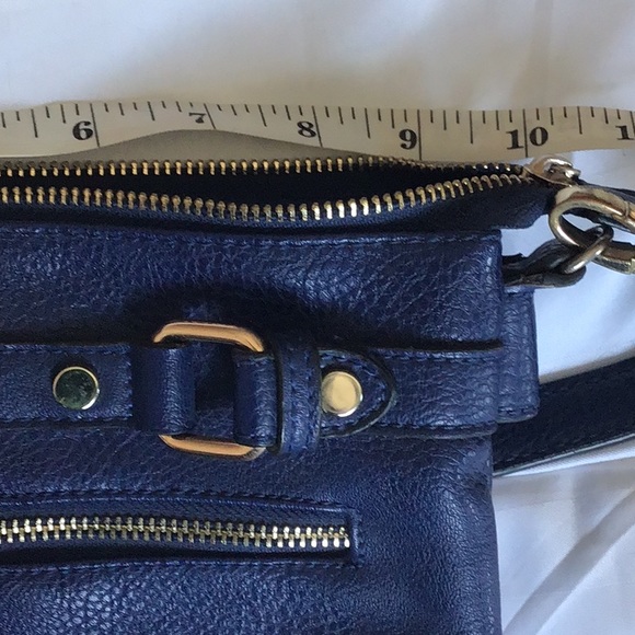 Crossbody Handbag - Picture 8 of 9